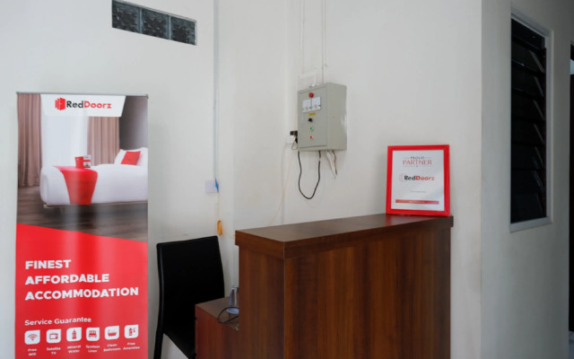 RedDoorz Hostel near Kota Lama Semarang