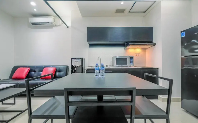 Luxury 2BR Apartment at Pejaten Park Residence with Bathtub