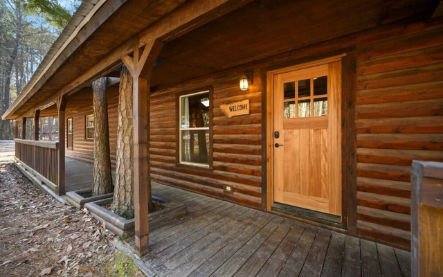 Outlaw Rose Cabin for 8!