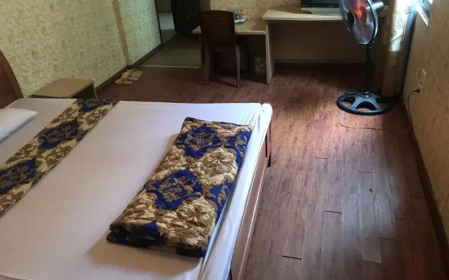 Holiday Hotel by OYO Rooms