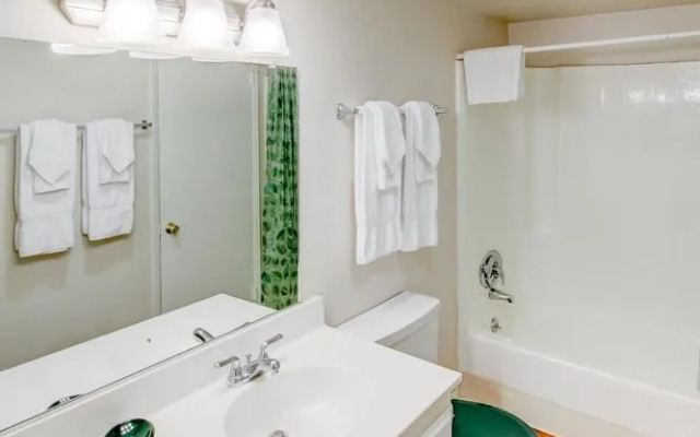 Mountain Shadows B08 - One Bedroom Condo