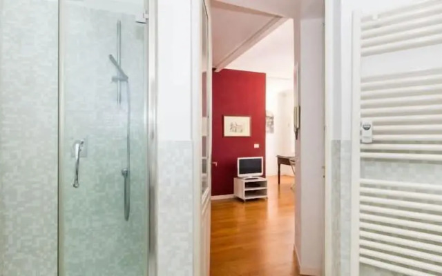 Pozzo Strada Bright Apartment - with Balconies