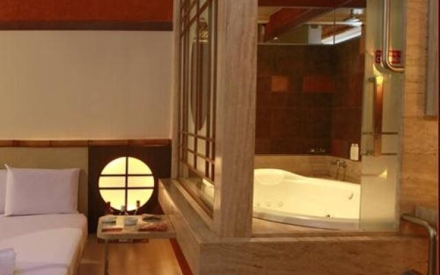 Dragon Motel (Только для взрослых)