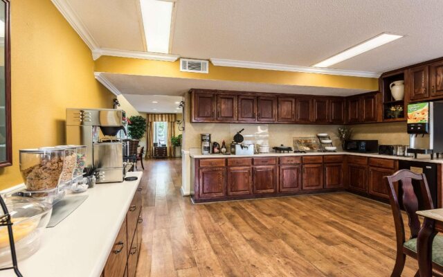 Econo Lodge Tupelo Barnes Crossing