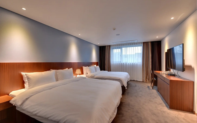 Sea & Moon Tourist Hotel