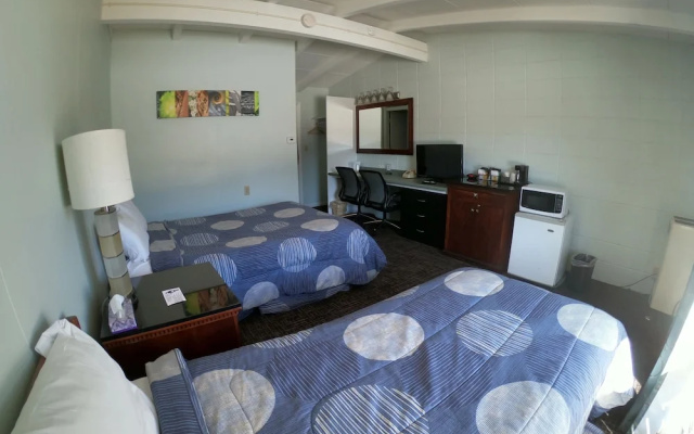 Copper Lantern Motor Lodge