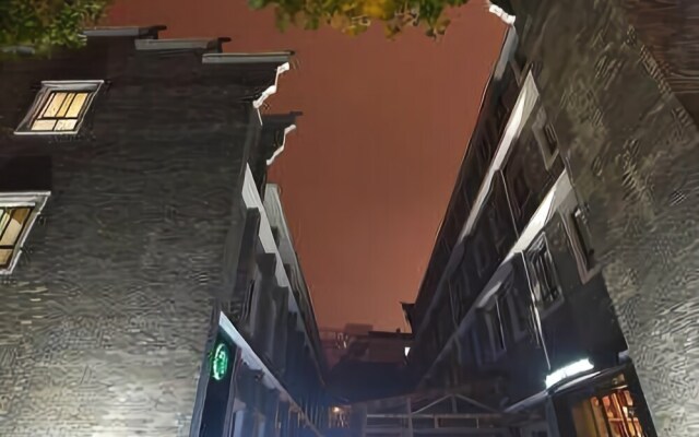 Shangsu Qingxiang Hotel (Yueyanglou Pedestrian Street)
