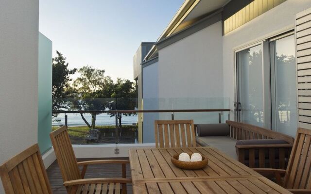 Maggies Beachfront Apt. 13