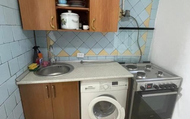 One Bedroom Apartment Near Buyuk Ipak Yuli Metro Station Located in Downtown