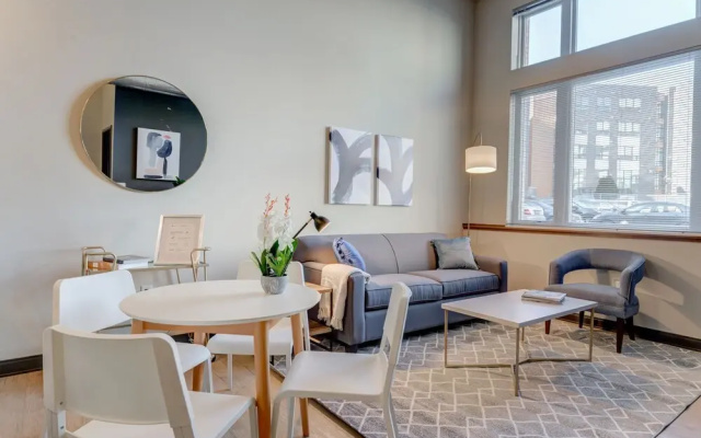 Milwaukee Adorable 1BD 1BA Downtown Apartment