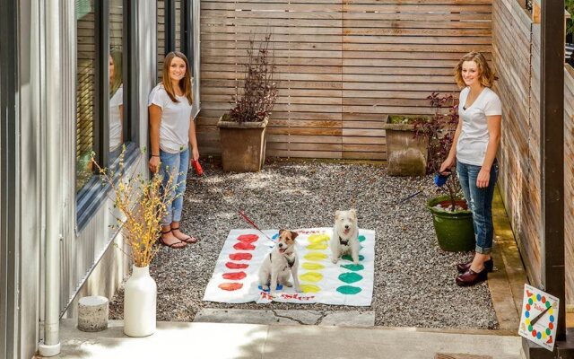 Island Inn at 123 West