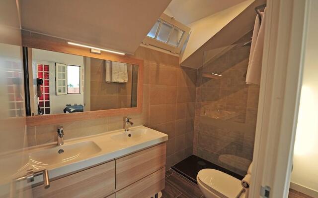 Casa Cinco Dormitorios Acceso Playa