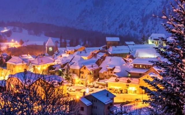 Sleek Allos Ski Chalet