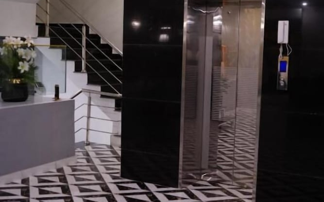 Faletti's Grand MM Alam Road