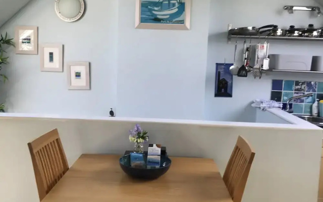 Immaculate 1-bed Apartment Cornwall With hot tub