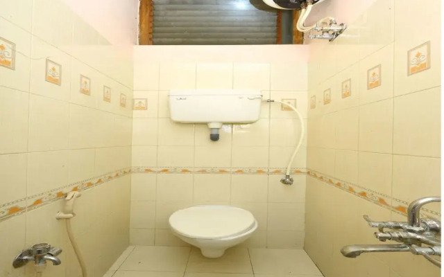 OYO 10098 Home Compact 1BHK White Town