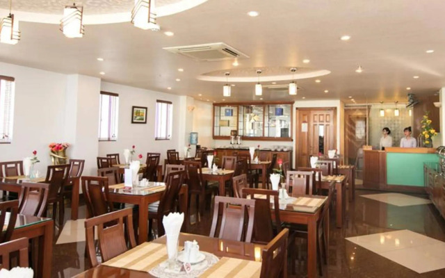 Premium White Lion Hotel