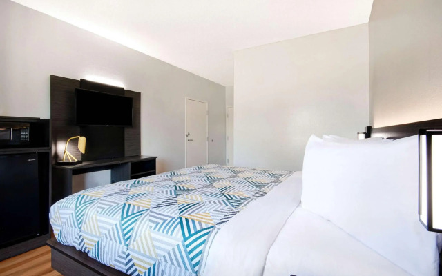 Motel 6 San Antonio, TX - South