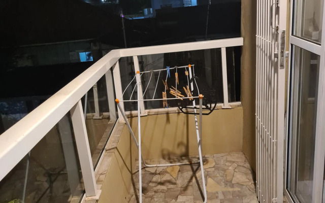 Kitnet casal e apartamento com lareira e vista jardim