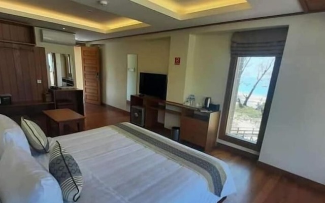 Ngapali Win Hotel