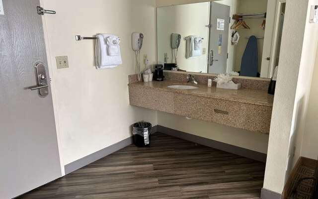 La Quinta Inn & Suites by Wyndham Orlando South