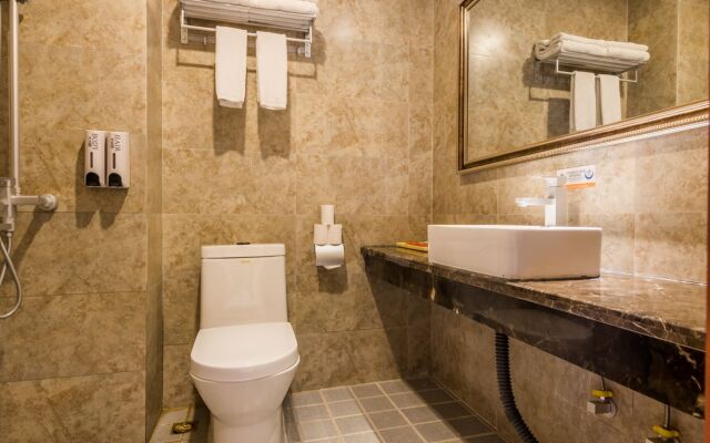 Sanya Yinyuan Linhai Theme Hotel