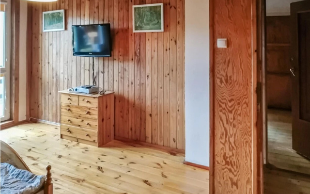 Stunning Home in Rowy With 5 Bedrooms and Wifi