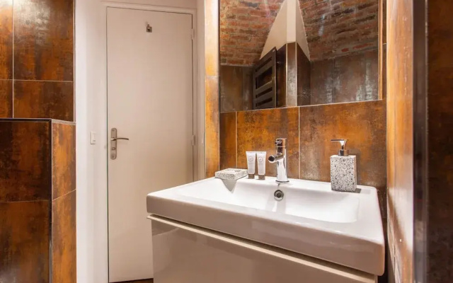Bright Triplex - 4br/10p - Moulin Rouge
