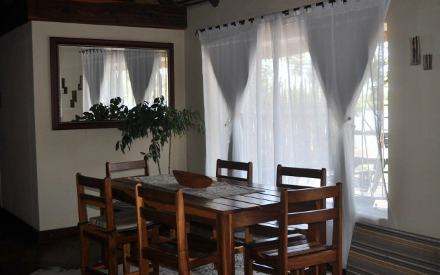 Hakusembe River Lodge
