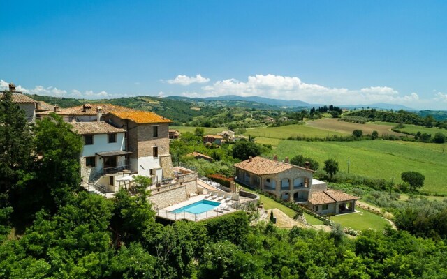 Deluxe Mansion in Umbria With a Pool