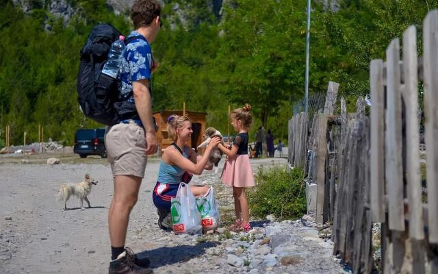 Bujtina Tinari Theth