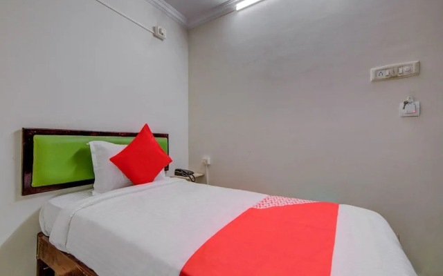 Oyo 14323 Anupama Hotel