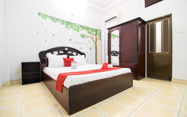 Reddoorz near Hoang Van Thu Park