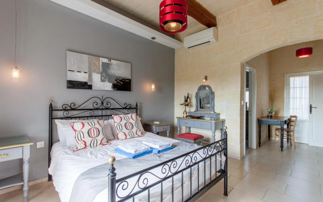 Twilight Gozitan Farmhouse With Pool