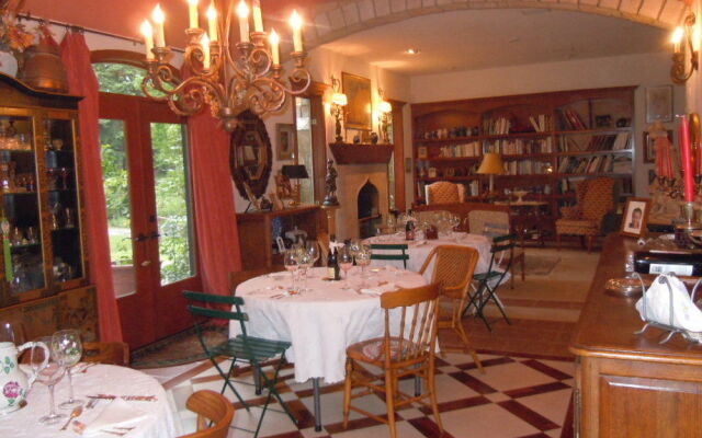 Auberge de Seattle, French Country Inn