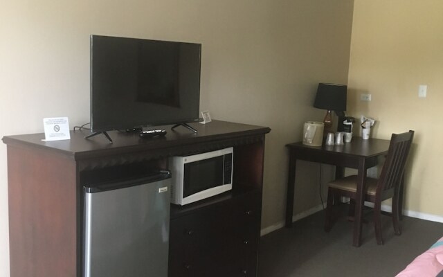 Ambassador Inn And Suites