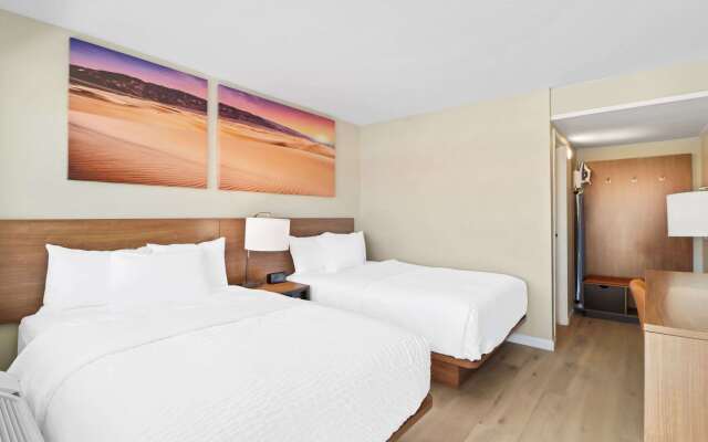 Clarion Pointe Ridgecrest near China Lake Naval Station (ex. Motel 6 Ridgecrest) 