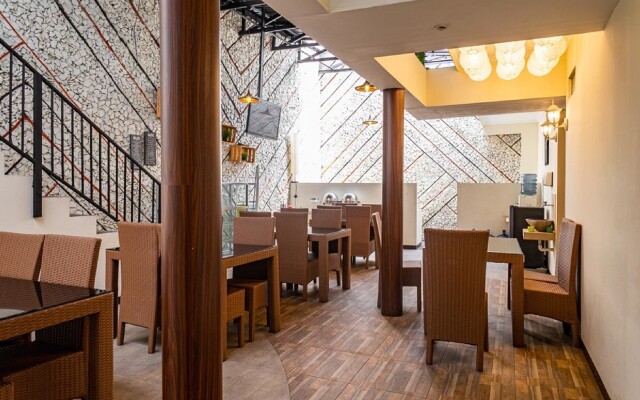 RedDoorz near Alun Alun Bandung 2