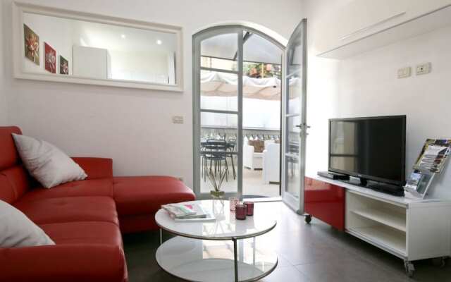 Apartment With Beautiful Terrace in the Historical Center of Pietrasanta