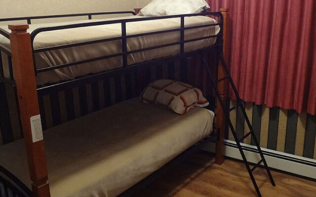 Manor Hostel B&B & Hotel
