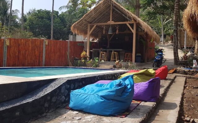 Wooden Paradise Home Stay - Hostel
