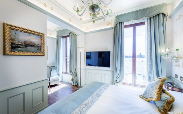 Monaco & Grand Canal Hotel