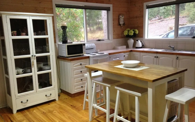 Kookas Cottage – Balcony – Sawmill Settlement