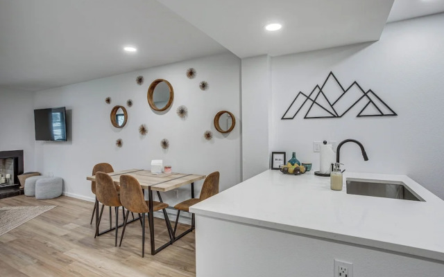 Remodeled Vail Condo w/ Hot Tub Access!