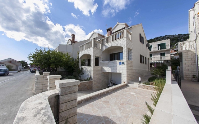 Apartment Ton - 200m from the sea: A2 Bol, Island Brac