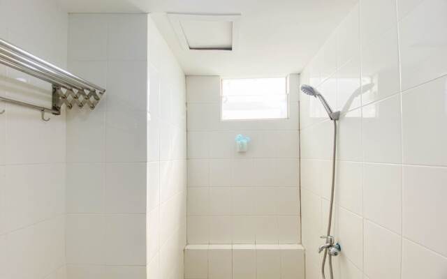 Comfort And Homey 3Br Bassura City Apartment