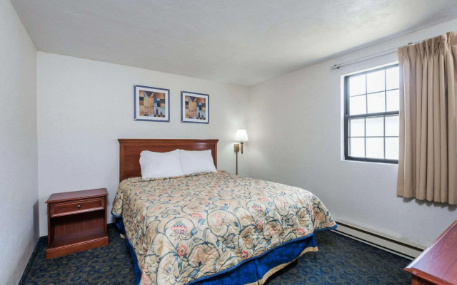 Knights Inn North Attleboro