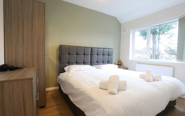 Solihull/NEC/Airport 3 BR Semi-detached House