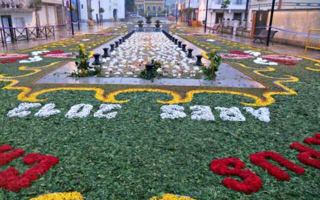 Ares 100587 2 Bedroom Apartment By Mo Rentals