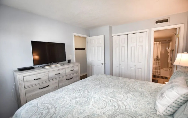 0403 Waters Edge Resort 1 Bedroom Condo by RedAwning